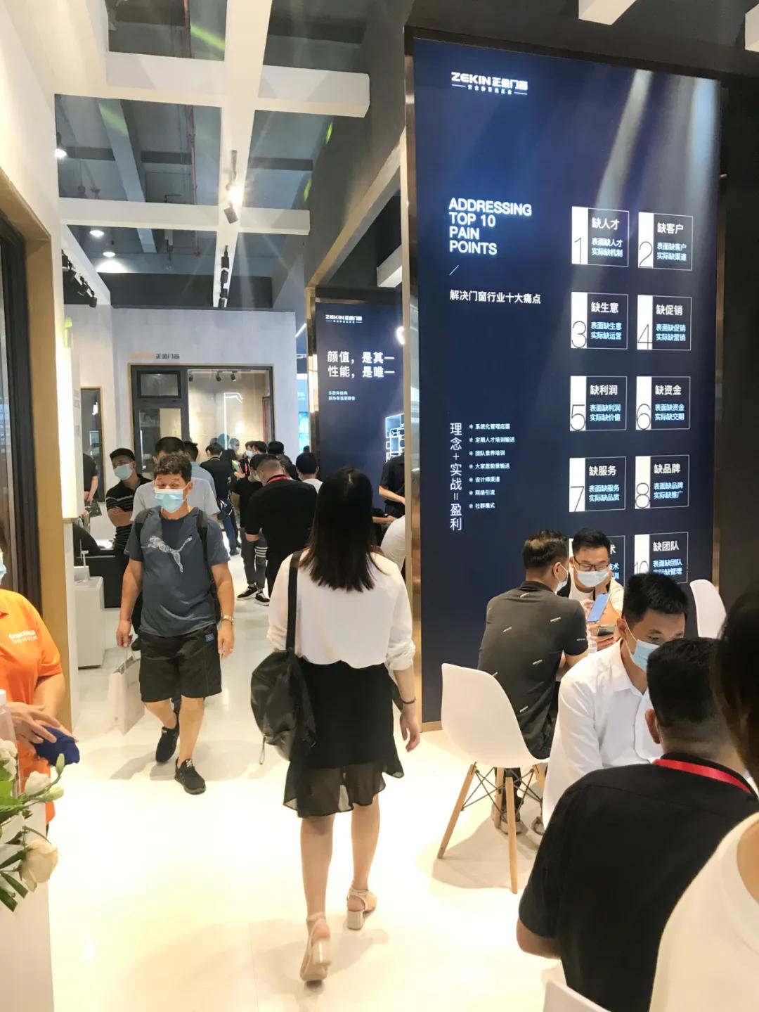 展會直擊 | 建博會火爆開幕，正金門窗攜手**功夫巨星甄子丹煥新呈現！