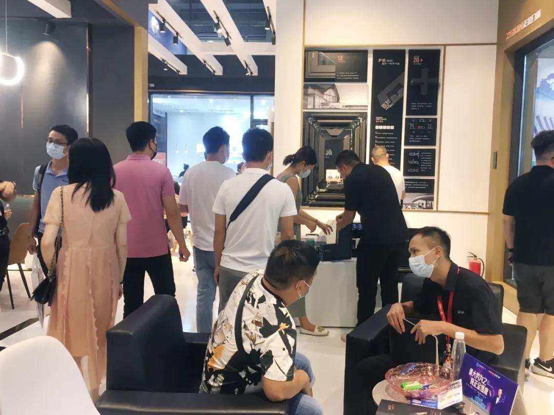 展會直擊 | 建博會火爆開幕，正金門窗攜手**功夫巨星甄子丹煥新呈現！