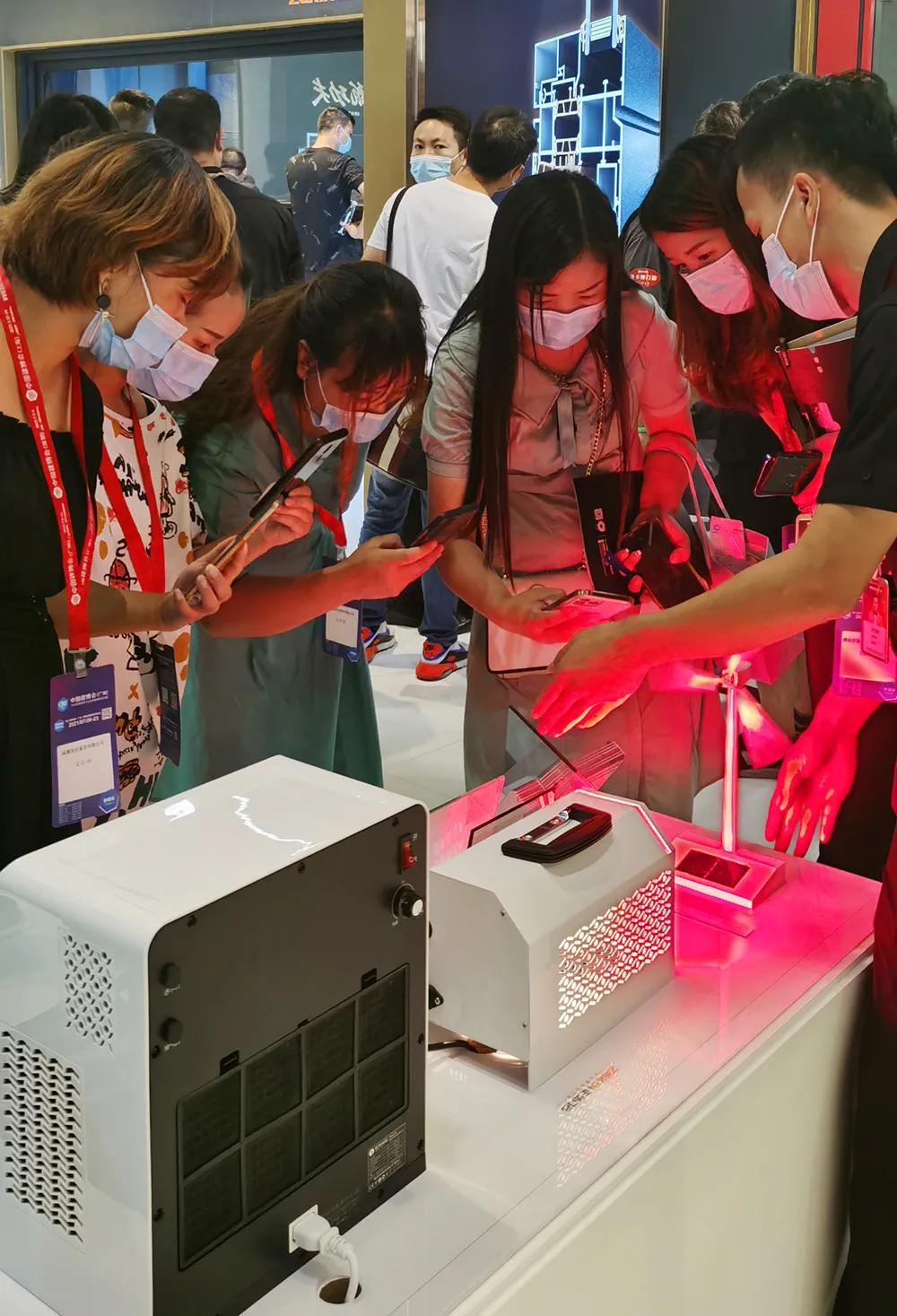 展會直擊 | 建博會火爆開幕，正金門窗攜手**功夫巨星甄子丹煥新呈現！