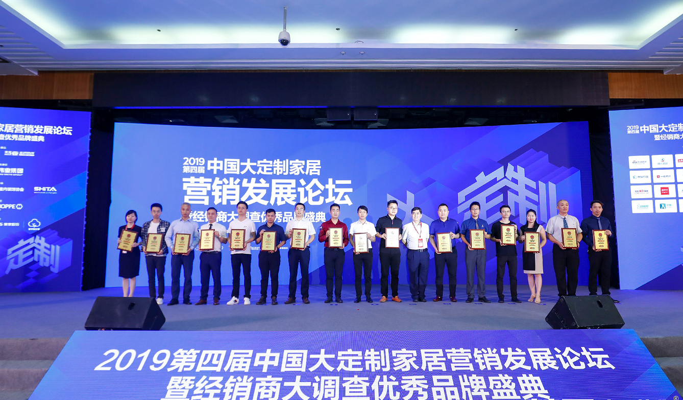 口碑見證|高端鋁合金門窗品牌正金門窗榮獲2019年度中國“十大消費者喜愛品牌”榮譽