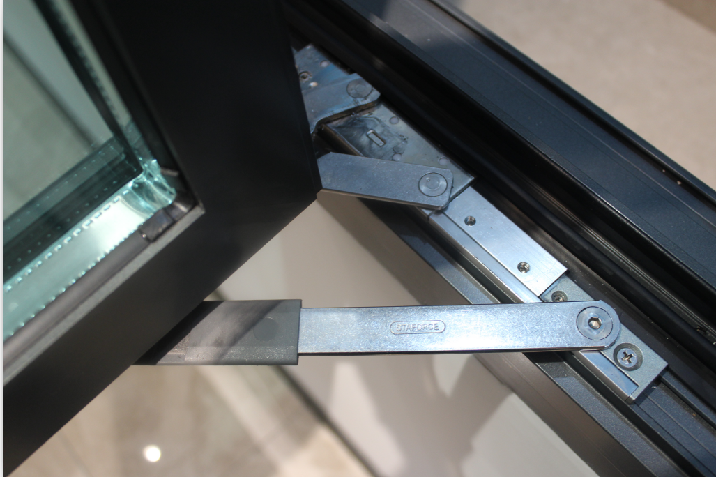  正金門窗與斯坦福五金簽約達成戰略合作